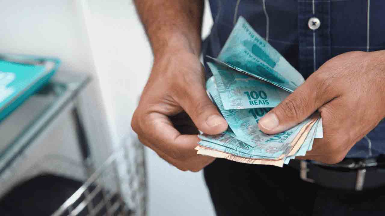 Liberada NOVA rodada de pagamentos do 13º salário para ESTES trabalhadores