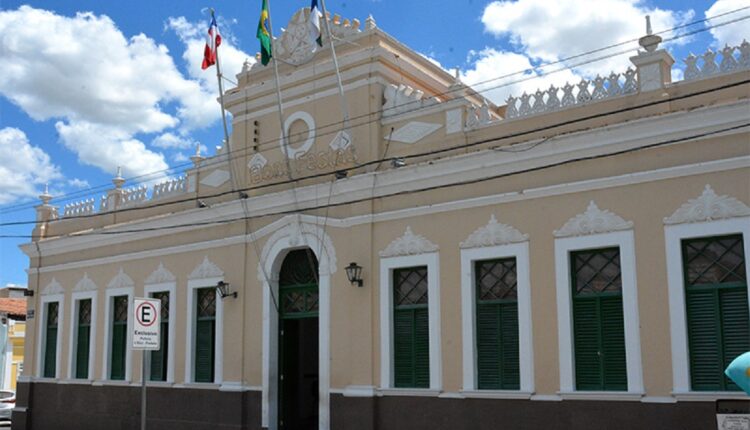 Bahia: prefeitura de Vitória da Conquista publica edital com 168 vagas; salários até R$ 6.730,13