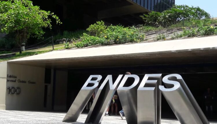 BNDES: SAIU edital com 900 vagas e salários de R$ 20 MIL