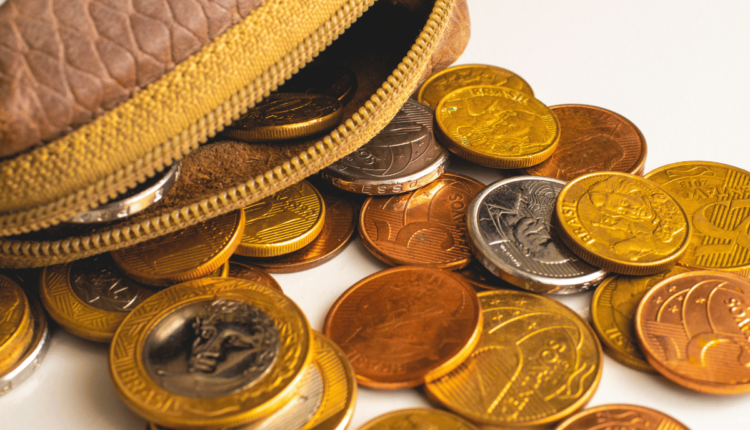 Vamos conhecer algumas moedas e notas raras do real que vão te deixar rico!