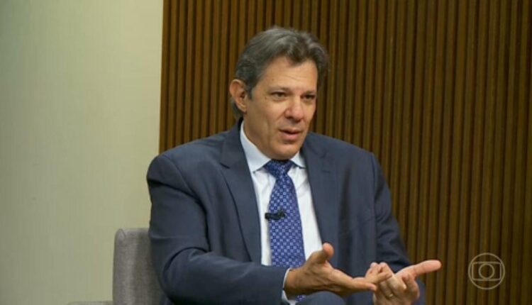 Haddad faz primeira projeção do salário mínimo para 2025; valor surpreende