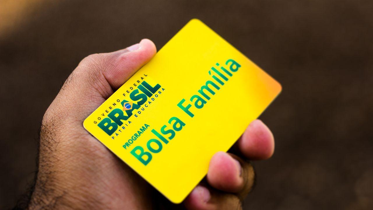 Governo deve definir nesta semana valor do Bolsa Família para 2025; veja as apostas