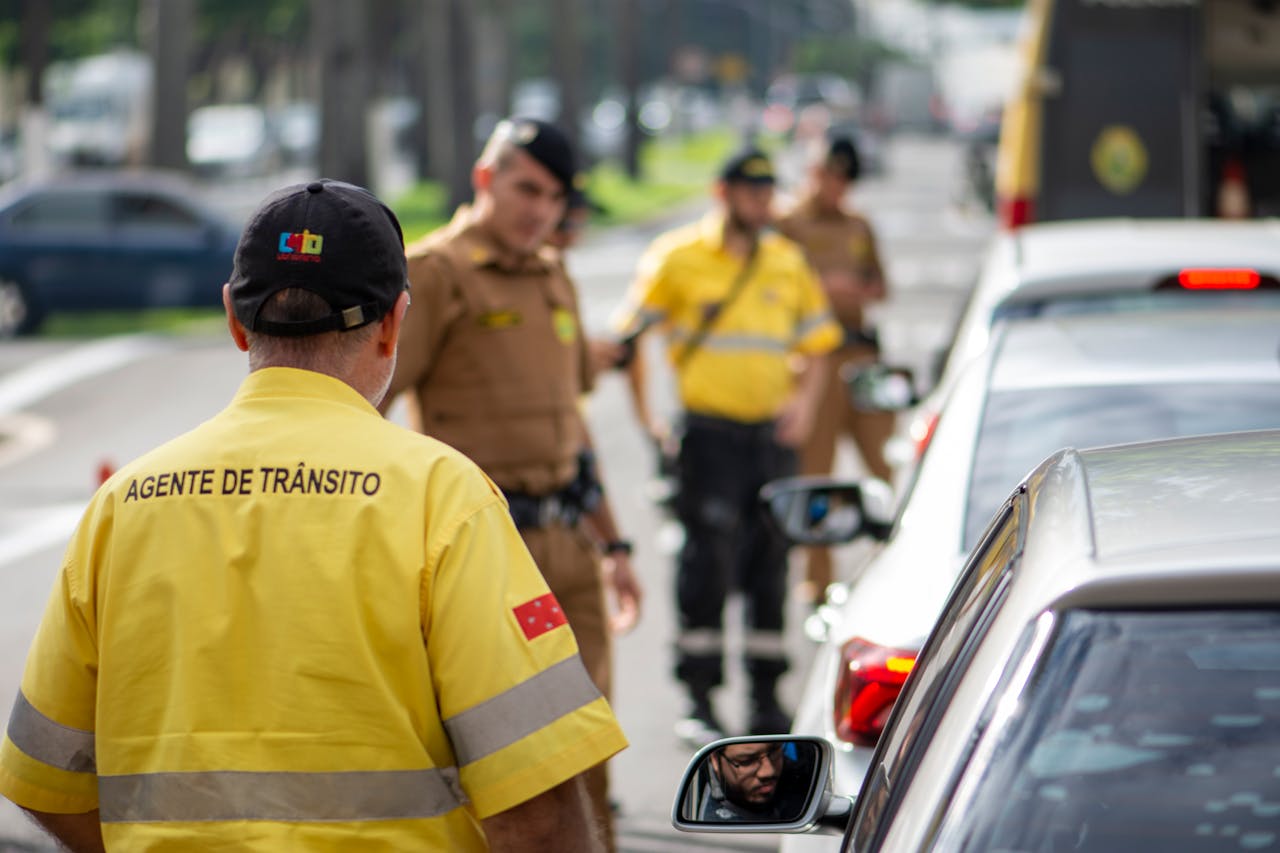 Agente de Trânsito: 5 editais abertos com vagas para NÍVEL MÉDIO; veja lista