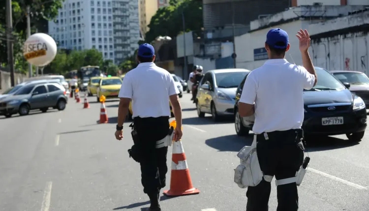 Inscrições abertas em breve para o concurso da Prefeitura com vagas para Agente de Trânsito - Imagem: Agência Brasil