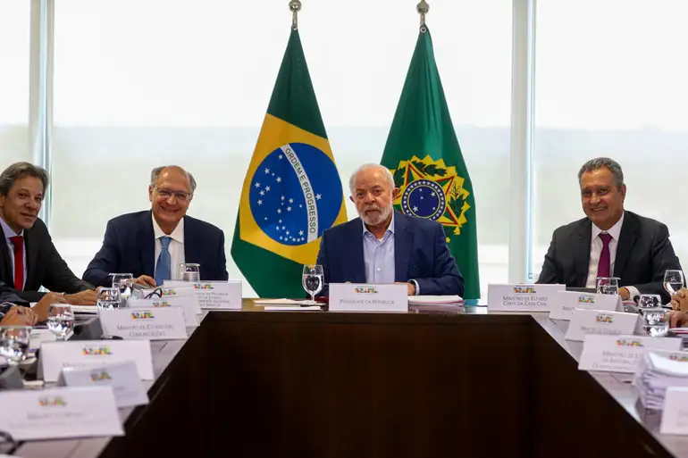 VAI AUMENTAR OU REDUZIR? Por que Auxílio-gás de 2025 ainda não foi definido pelo governo