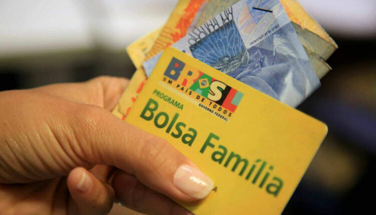 Bolsa Família faz último pagamento da semana nesta sexta-feira (20/09); veja quem recebe