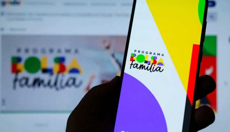 Passo a passo: veja como baixar app do Bolsa Família no celular da maneira correta