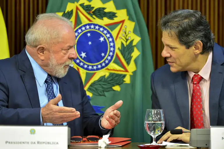 Lula toma NOVA decisão que vai impactar o seu Auxílio-gás em 2025