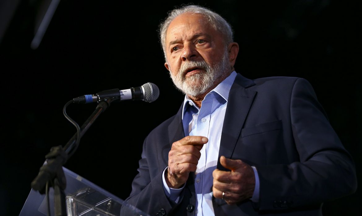 Lula deve lançar novo cartão de crédito para MEIs nesta segunda-feira (16/08)