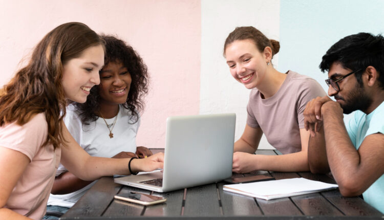 Instituto Coca-Cola Brasil oferece cursos gratuitos para jovens baianos