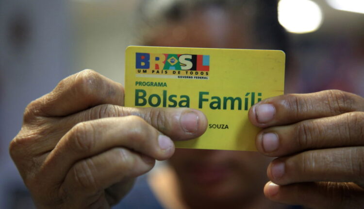 Bolsa Família INTEGRAL para quem tem carteira assinada; veja quem pode receber