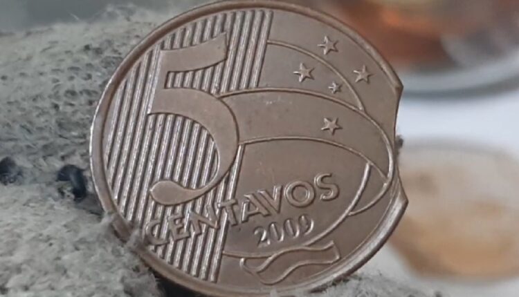 Moeda 5 centavos com disco cortado