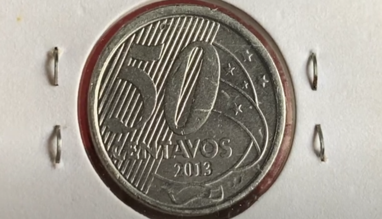 Moeda de 50 centavos 2013 com brasil duplo.