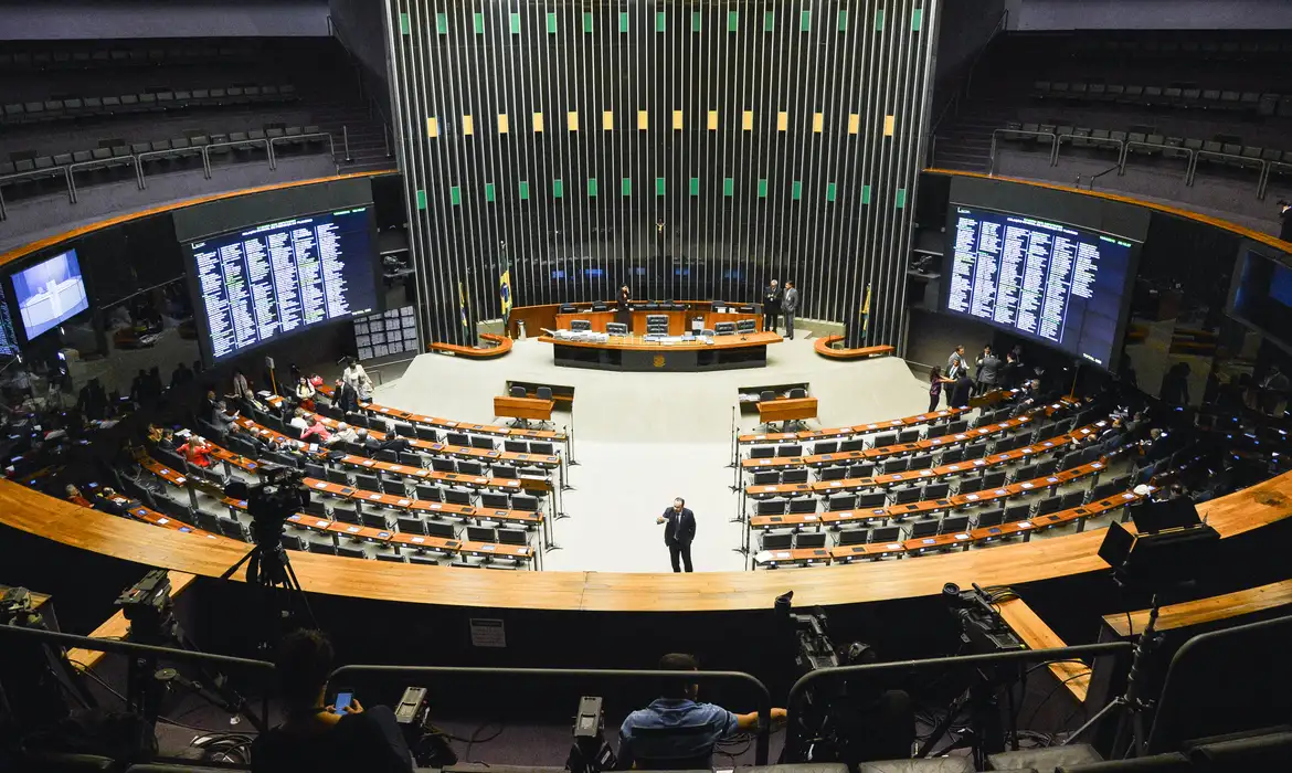 Projeto propõe acabar com todos os feriados do Brasil e causa polêmica; entenda