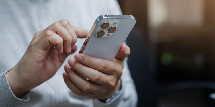 Conheça a NOVA FORMA de proteger seu celular de roubos e furtos neste final de ano