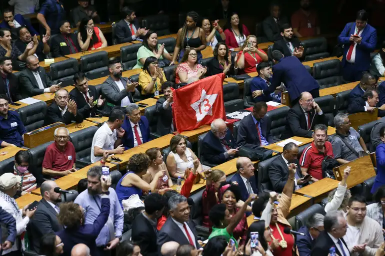 Virada de rumo: Governo está prestes a desistir de mudar o BPC; entenda