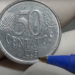 Por Que a Moeda de 50 Centavos de 1995 é Tão Desejada no Mercado Numismático?