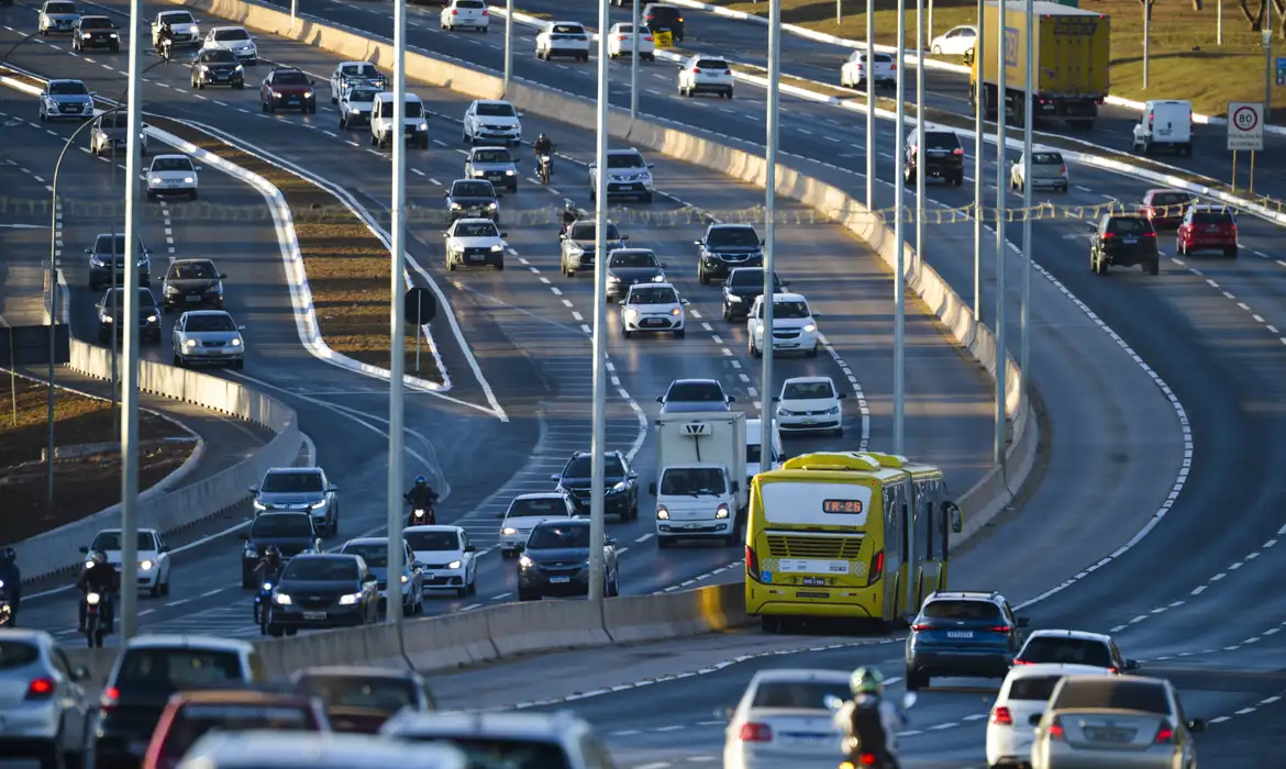 À medida que nos aproximamos de 2025, é provável que mais informações sobre isenções de IPVA sejam divulgadas pelos órgãos competentes. Imagem: Agência Brasil.