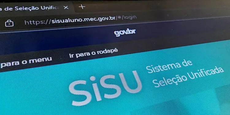 Os candidatos poderão selecionar até duas opções de curso, utilizando suas notas obtidas no Enem 2024. Imagem: Agência Brasil.