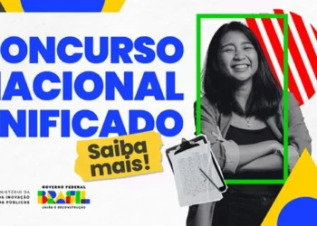 Imagem promocional do Concurso Nacional Unificado, com uma mulher sorrindo, segurando uma pasta com papéis, ao fundo com elementos gráficos coloridos