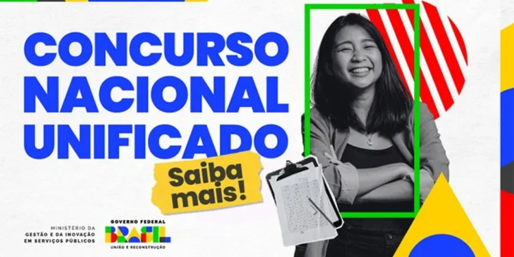 Imagem promocional do Concurso Nacional Unificado, com uma mulher sorrindo, segurando uma pasta com papéis, ao fundo com elementos gráficos coloridos