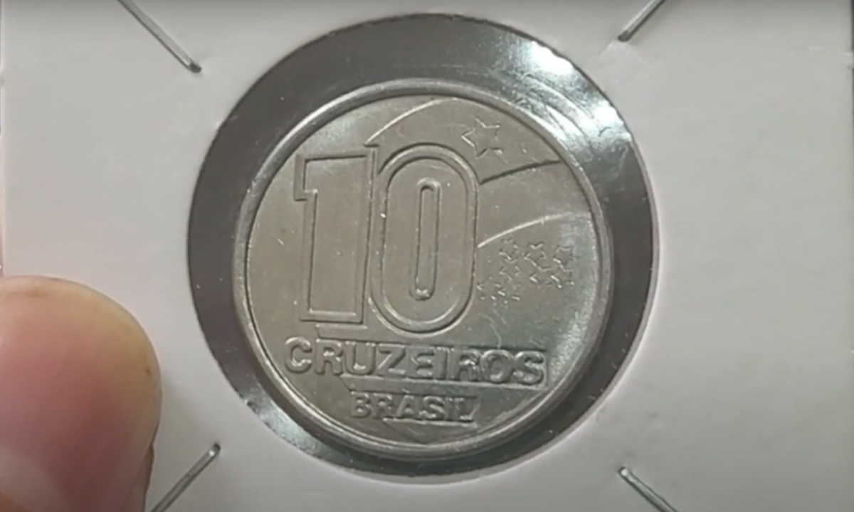 Moeda de 10 cruzeiros de 1991, destacando o valor e o design da moeda que pode valer até 180 reais.