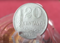 Moeda de 20 centavos de 1970 com torre petrolífera – item raro da numismática brasileira