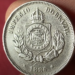 Moeda de 50 réis de 1886, mostrando o escudo do Império do Brasil.