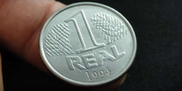 Moeda de 1 real de 1994 da primeira família do real, uma das mais valorizadas no mercado de colecionadores.