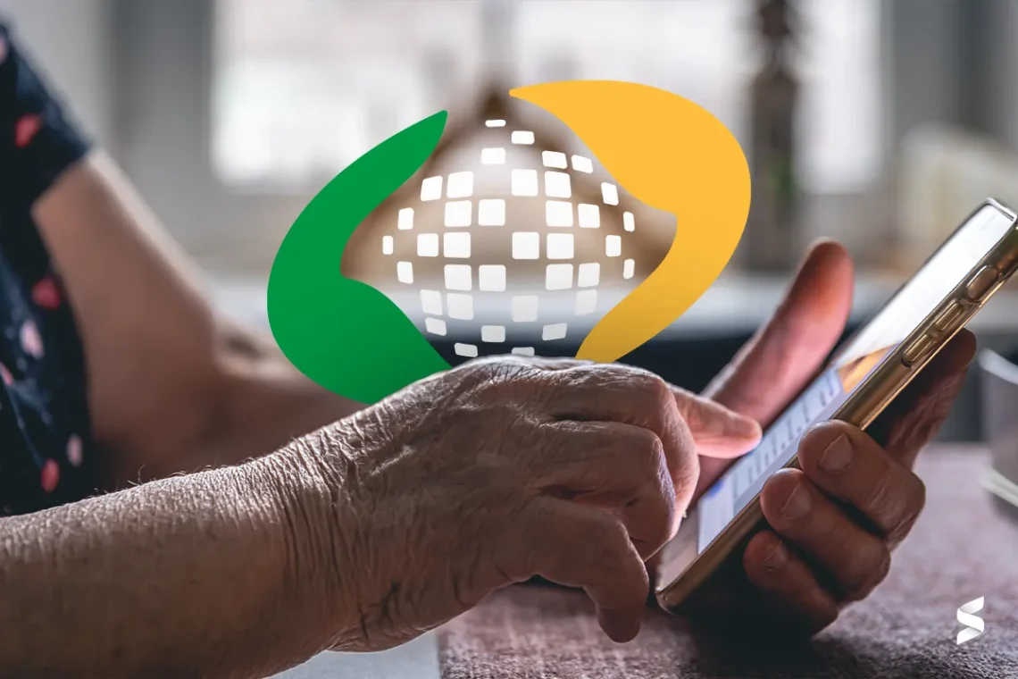 Mãos de um idoso usando um smartphone, com o logo do INSS ao fundo, representando a consulta das datas de pagamento do INSS