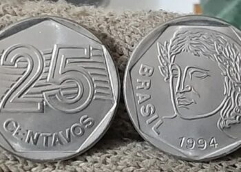 Moeda de 25 centavos de 1994 com erro de cunhagem de data marcada, rara e valiosa para colecionadores.