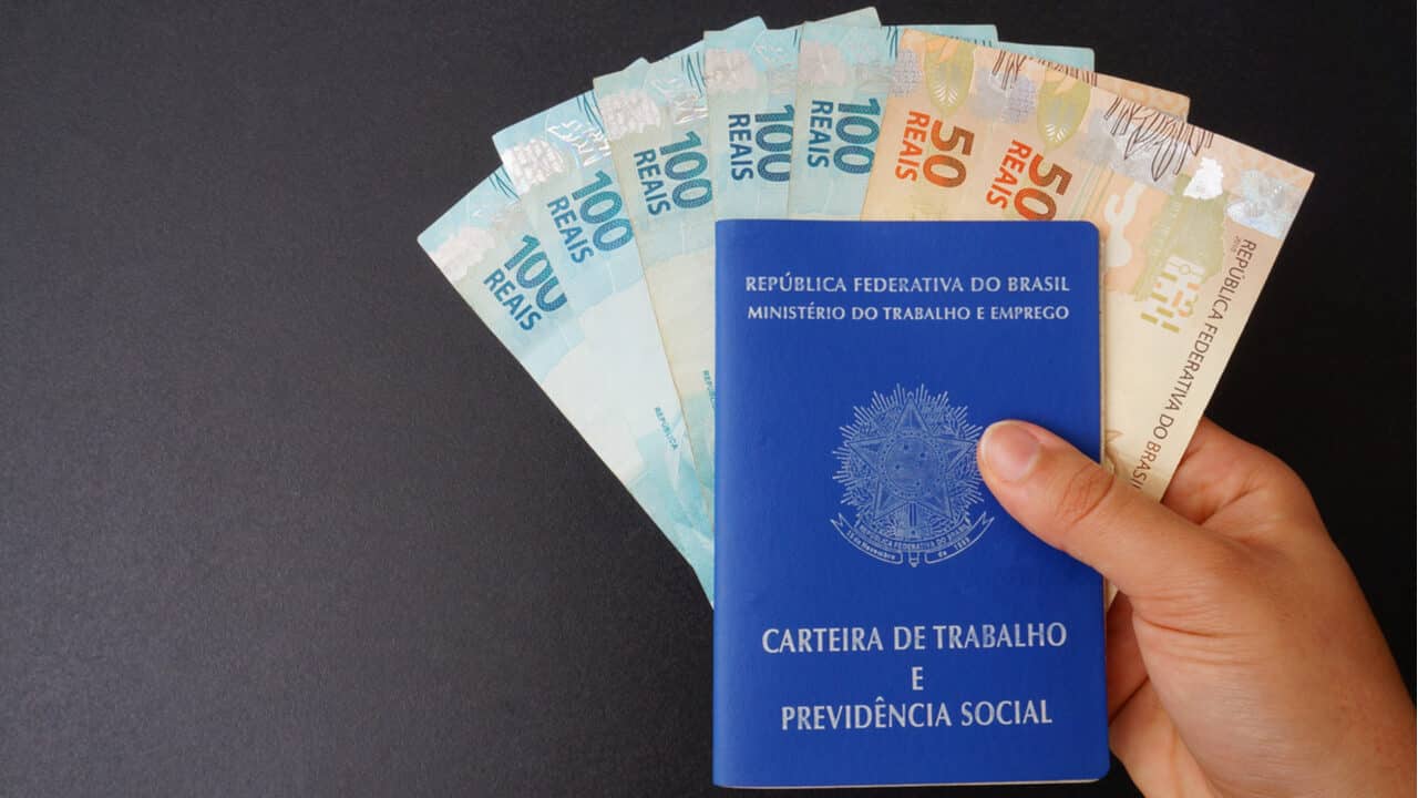 Trabalhou de carteira assinada? Descubra se vai receber o PIS/Pasep 2025!