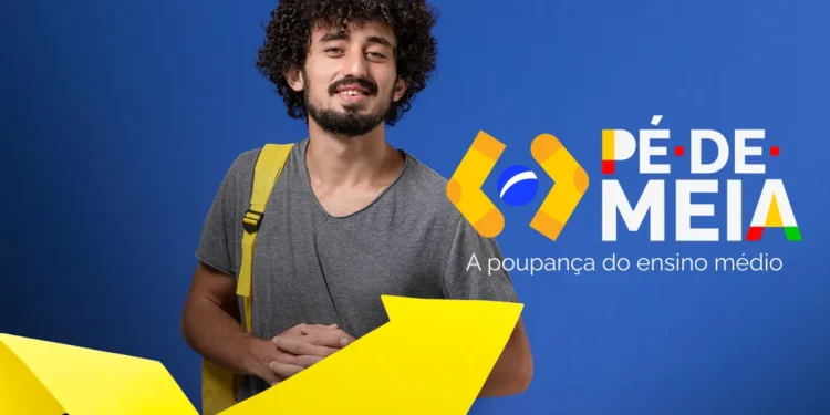 Estudante com mochila sorrindo, em destaque, com o logo do Pé-de-Meia e uma seta amarela, representando a poupança do ensino médio