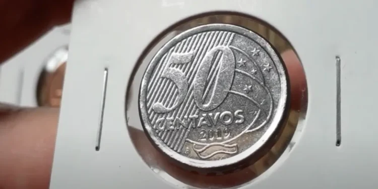 Moeda de 50 centavos de 2019 com a letra A, detalhe da frente