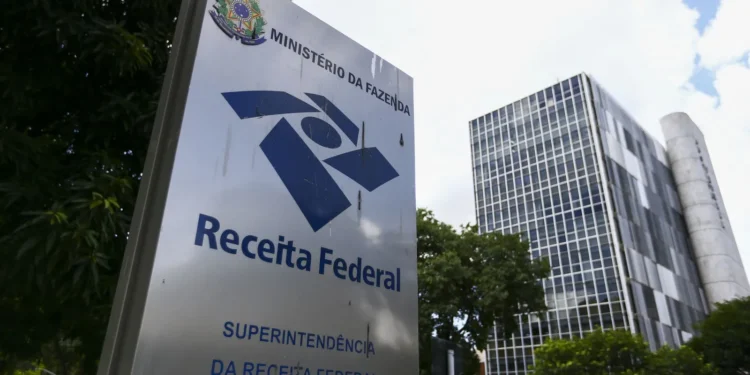 Fachada da Receita Federal, representando a instituição e o possível concurso para auditor e administrativo em 2025.