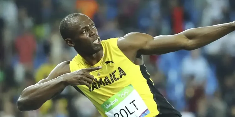 Atleta jamaicano comemorando com pose icônica após vitória na Olimpíada.