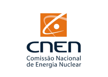 Logo da Comissão Nacional de Energia Nuclear (CNEN) destacando as vagas para o concurso de 2025 com inscrições até 16/03.