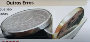 Moeda de 50 centavos com erro de bordo liso e falhas de cunhagem raras.