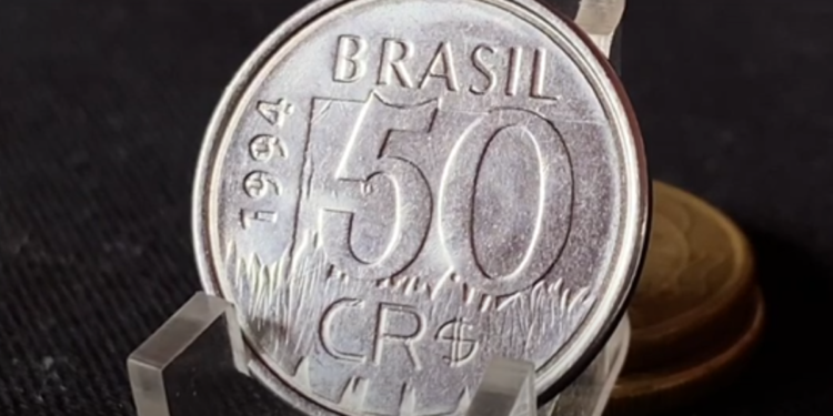 Moeda rara de 50 cruzeiros reais de 1994, peça valiosa para colecionadores.