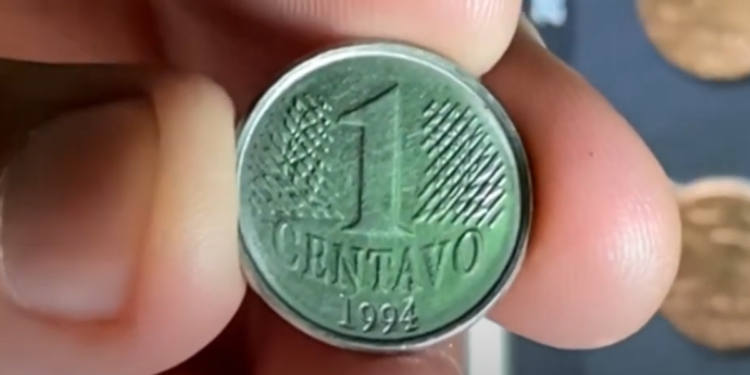 Moeda de 1 centavo de 1994, rara e com erro de cunhagem, podendo valer até 200 reais.