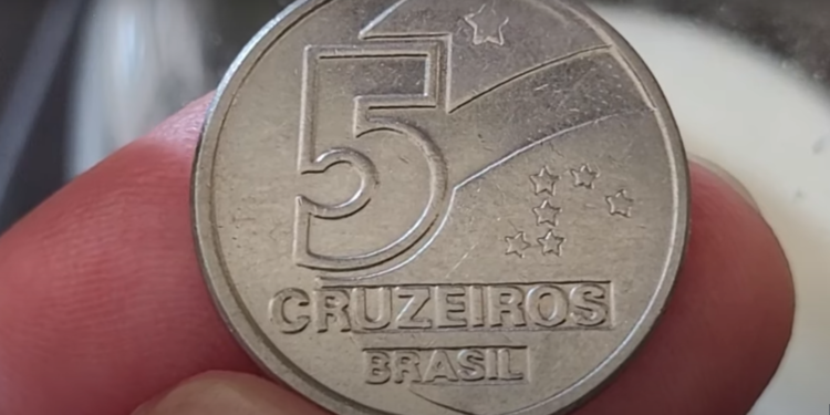 Moeda de 5 Cruzeiros do Brasil, exibindo o valor, estrelas e a inscrição 'Brasil' no reverso.