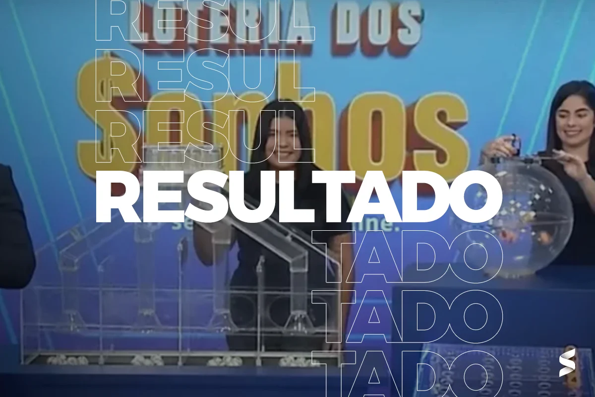 Mulher exibindo o resultado da Loteria dos Sonhos ao vivo, com bolas e sorteio