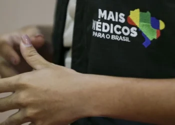 Mais Médicos abre novo edital com 2,2 mil vagas e cadastro reserva: veja o que muda