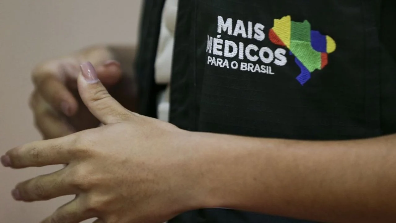 Mais Médicos abre novo edital com 2,2 mil vagas e cadastro reserva: veja o que muda