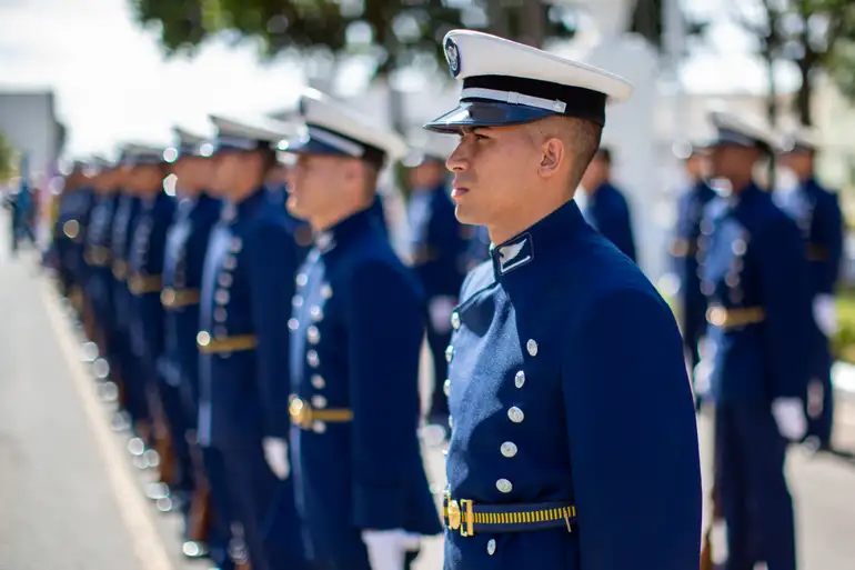 Grupo de militares da Aeronáutica em formação.