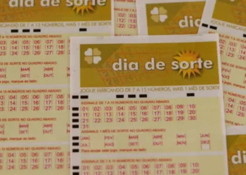 Bilhetes do Dia de Sorte preenchidos para aposta na loteria