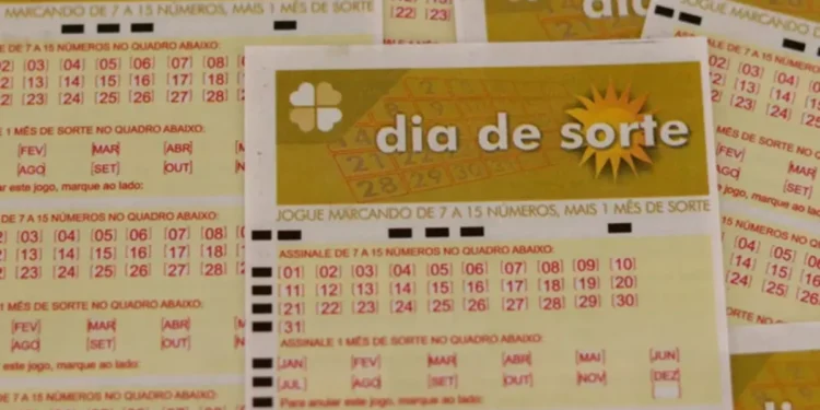 Bilhetes do Dia de Sorte preenchidos para aposta na loteria