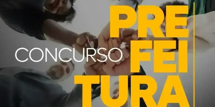 Grupo de pessoas unindo as mãos, simbolizando colaboração e oportunidade no concurso público.