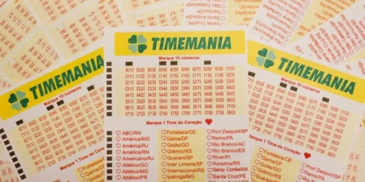 Bilhetes da Timemania exibindo opções de números e times do coração para apostas