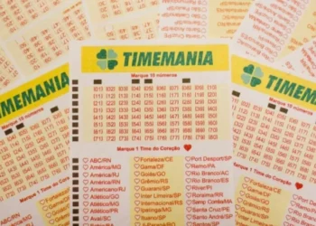 Diversos bilhetes da Timemania com opções de números e times do coração